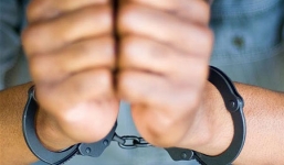 Đang trốn lệnh truy nã vẫn đăng ảnh lên Facebook